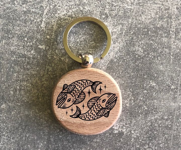 Round wooden keychain with the zodiac sign "Pisces"